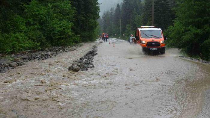 Bolu’da Dereler Taştı: Yollarda Göçükler Meydana Geldi