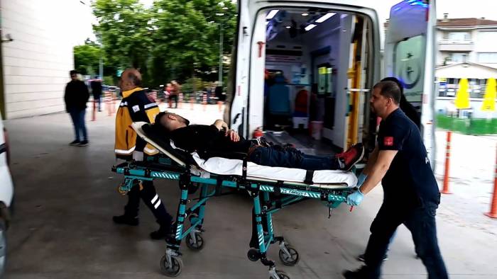 Öfkeli Kadın Ayrılmak İsteyen Sevgilisini Bıçakladı