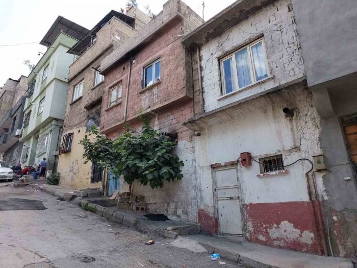 Çanak Anteni Düzeltmek İsterken Canından Oldu