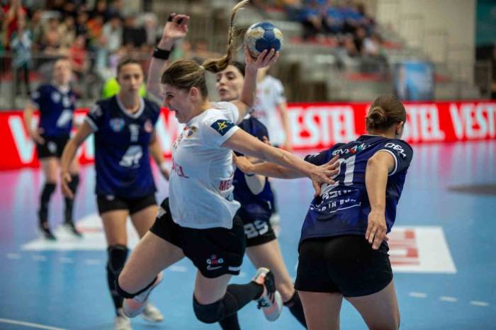 Hentbol Kadınlar Süper Lig Play-off Final Serisi: Kastamonu Belediyespor: 32 - Konyaaltı Belediyespor: 33