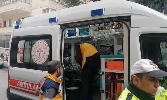Motosiklet Çalan Hırsızı Tekmeyle Durdurdu