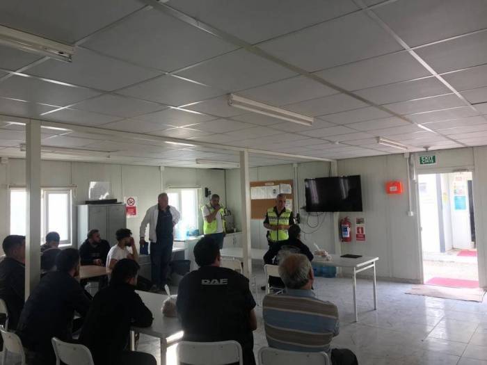 Otoyol İnşaatında Çalışan Şoförlere Jandarma’dan Eğitim