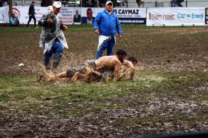 Tarihi Akyazı Akbalık Yağlı Güreşleri’nde Başpehlivan Serdar Yıldırım Oldu