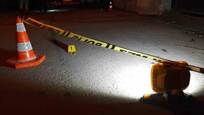 Birbirlerine Ateş Açıp Kaçtılar, Ortalık Savaş Alanına Döndü