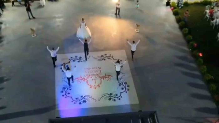 Çiftler Artık Düğünlerinde Geleneksel Dansı Tercih Ediyor