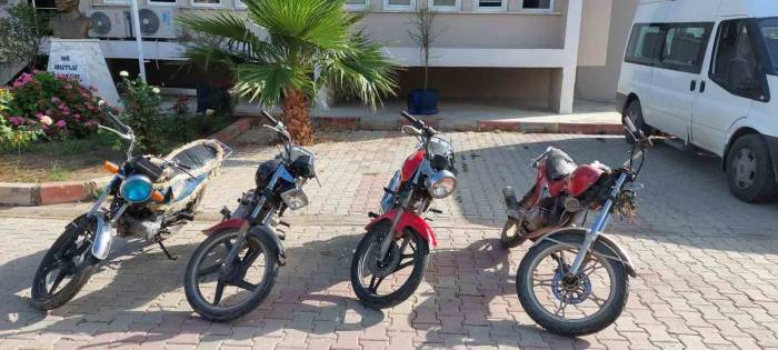 Jandarma 7 Şahsı Yakaladı, Silah Ve Şaseleri Silinmiş Motosikletler Ele Geçirildi