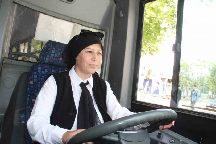O, Afyonkarahisar’ın Tek Kadın Otobüs Şoförü