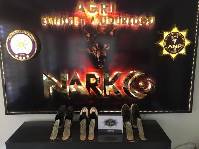 Ağrı’da İran Uyruklu Şahısların Ayakkabılarında Esrar Ele Geçirildi