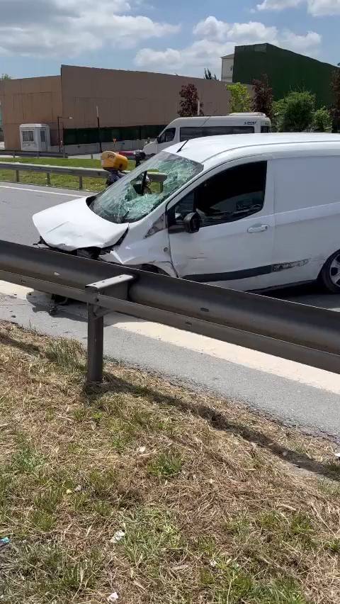 Emniyet Kemerini Takmadığı İçin Otomobilin Camından Fırladı
