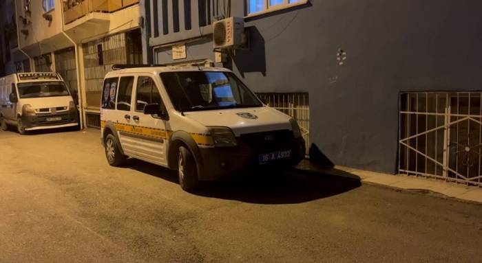 Bursa’da 59 Yaşındaki Adam Evinde Bıçaklanarak Öldürüldü