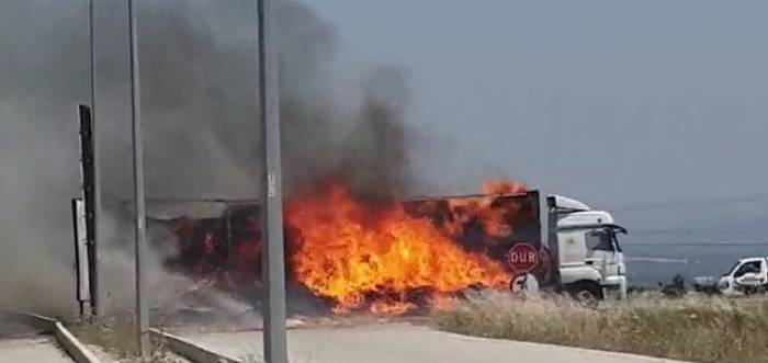 Çanakkale’de Tır Alev Topuna Döndü