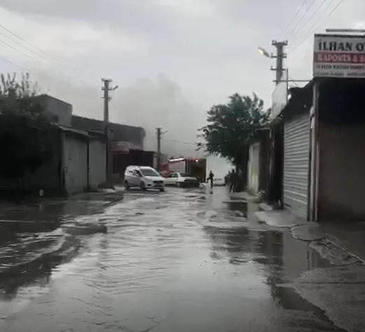 Sanayide Park Halinde Olan Araç Alev Alev Yandı