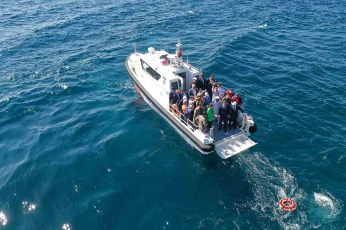 Dalgıçlar Ege Denizi’nde Temizlik Yaptı