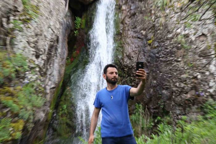 Karnavas Şelalesi Büyülüyor