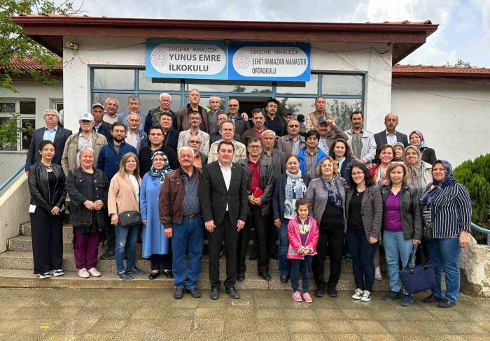 Yunus Emre İlkokulu’ndan 47 Yıl Önce Mezun Olan Öğrenciler Bir Araya Gelip Hatıra Ormanı Açtı