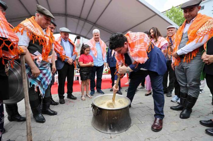 Başkanlar Keşkek Dövdü