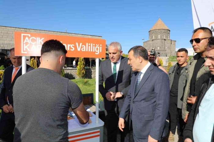 Kars’ta Açık Kapı Standı Açıldı