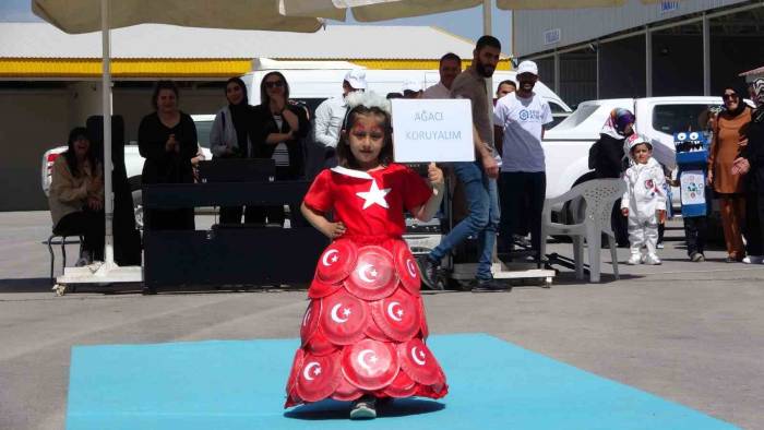 Van’da Minikler ‘geri Dönüşüm’ Defilesi Düzenledi