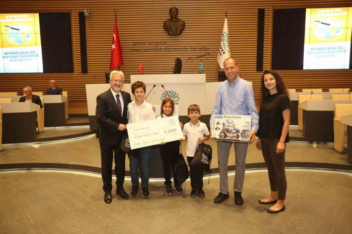 Nilüfer’de Minikler Atık Yağ Ve Pil Toplayarak Çevreyi Korudu