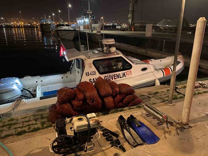 İzmir’de Kaçak Avlanan 500 Kilogram Midye Ele Geçirildi