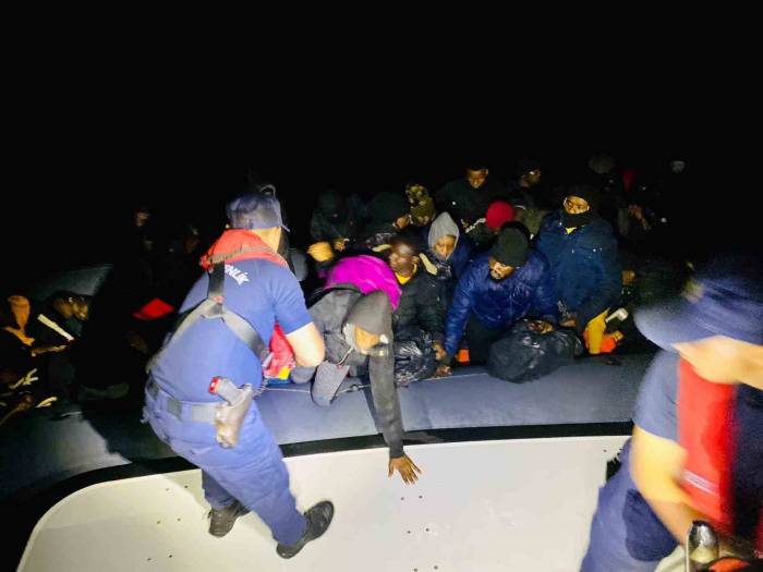 Çeşme’de 82 Düzensiz Göçmen Yakalandı