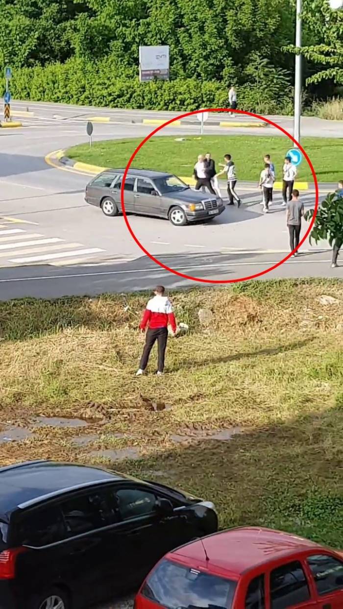 Bellerinde Bıçak Ellerinde Taş: Düğün Konvoyundan İstediklerini Alamayınca Olanlar Oldu