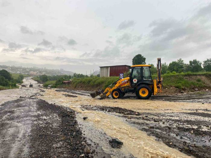 Samsun Büyükşehir Tüm Ekiplerle Sahada