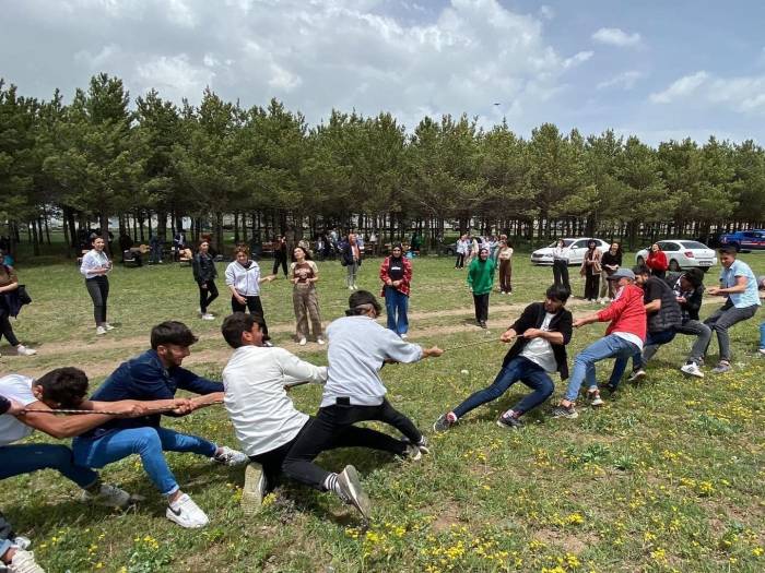 Selim’de Liseli Öğrenciler Gönüllerince Eğlendi