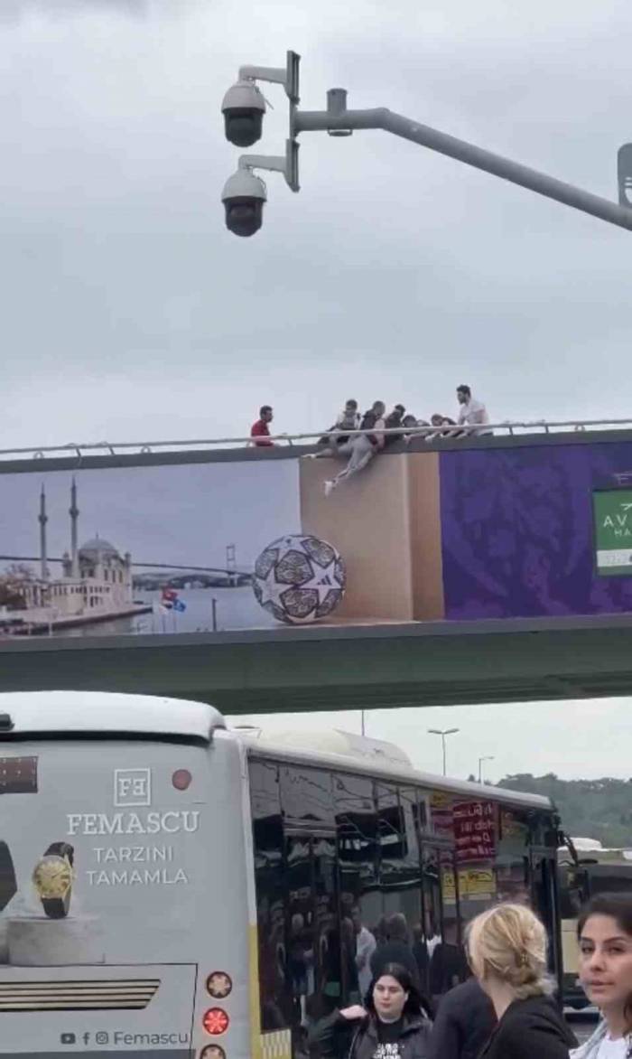 İstanbul’da Yürekleri Ağza Getiren Görüntüler Kamerada: Son Anda Kurtarıldılar