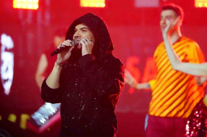 Şampiyon Galatasaray Kupasını Aldı