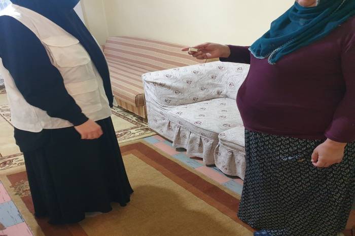 Yetimler Vakfı, Elazığ’da Ev Borcu Olan İki Yetim Aileye Altın Yardımında Bulundu