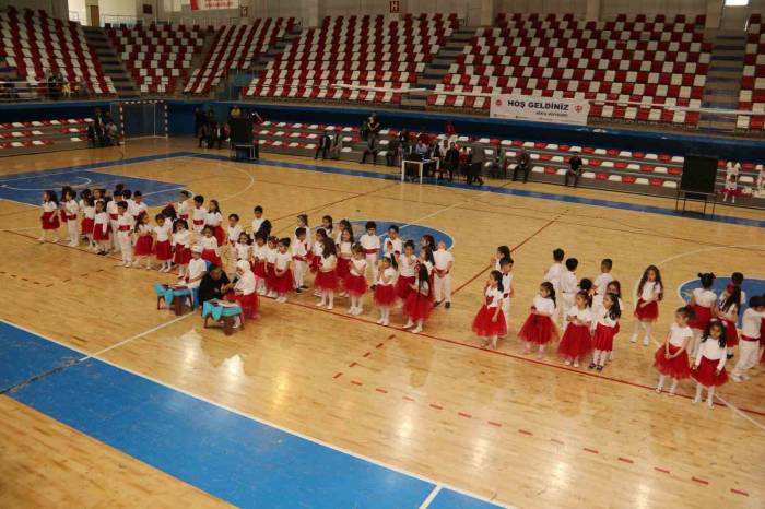 Ağrılı Minikler Yıl Sonu Etkinliğinde Buluştu