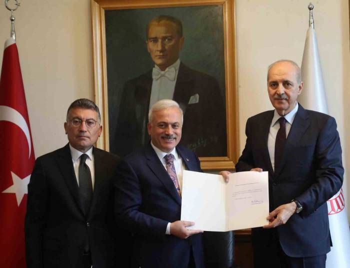 Kurtulmuş, Tbmm Başkanlığına Adaylık Başvurusunu Yaptı