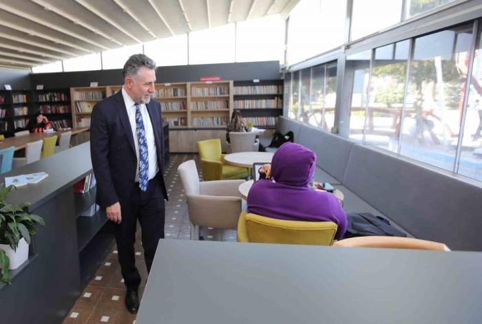 Bayraklı’da Kitap Kafelerin Sayısı Artıyor