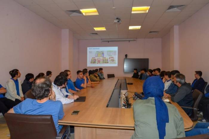 Lise Öğrencileri, Bilgi İşlem Daire Başkanlığını Ziyaret Etti