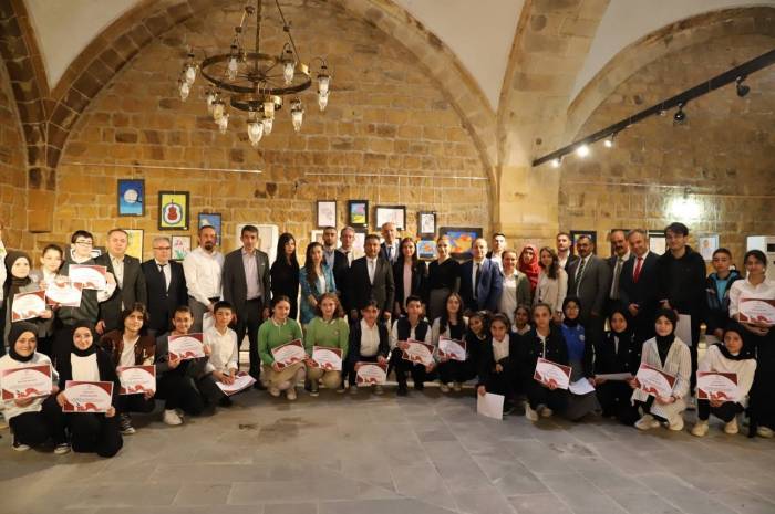 Birlikte Sanat Yılsonu Karma Resim Sergisi Tarihi Bedestende Misafirlerini Ağırladı