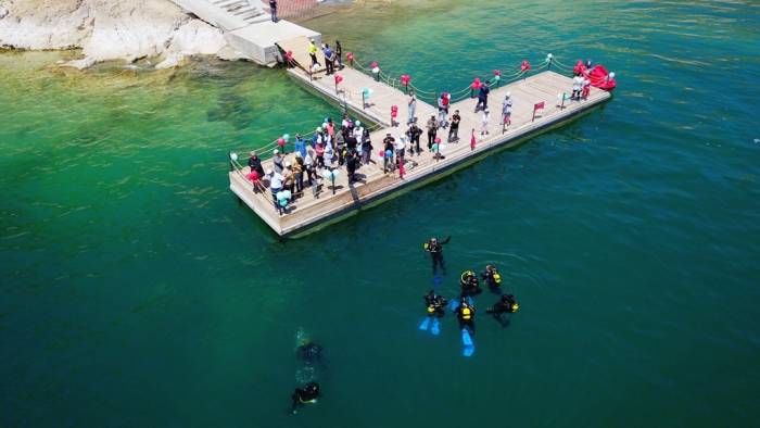 Van Gölü’nün Dibinden Çuvallarla Çöp Çıkarıldı