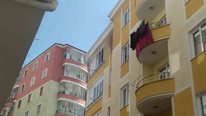 5 Katlı Apartmanda Korkutan Yangın