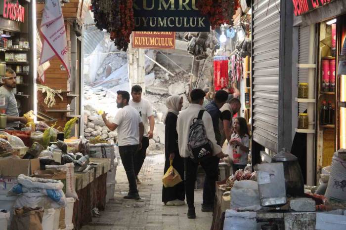Depremin Yıktığı Hatay Uzun Çarşı’da, 200 İş Yeri Açıldı
