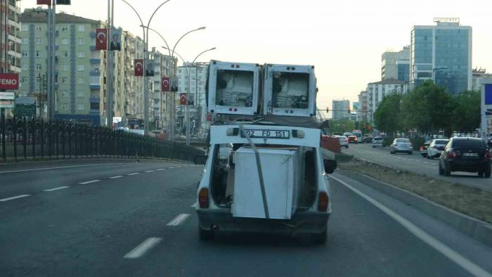 Diyarbakır’da Otomobile Yüklediği Eşyalarla Kazaya Davetiye Çıkardı
