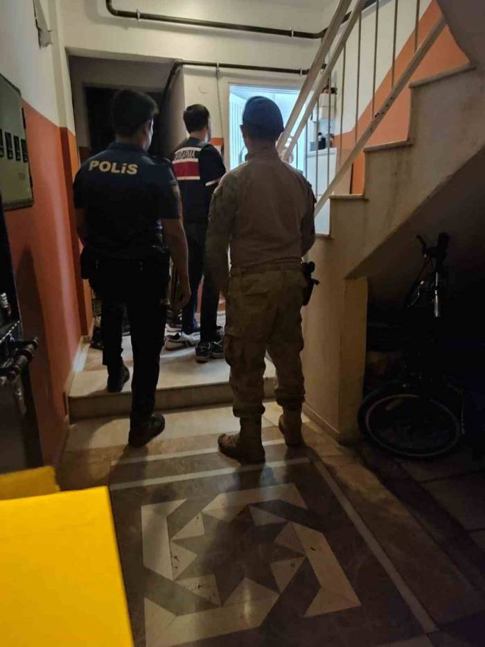 İzmir Merkezli Fetö Operasyonunda 19 Gözaltı