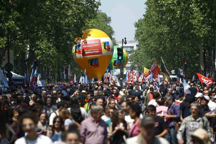 Fransa’da Emeklilik Reformu Protestosu: 14 Gözaltı