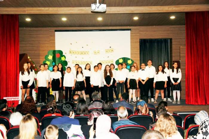 Ortaokul Öğrencilerinden İngilizce Şovu