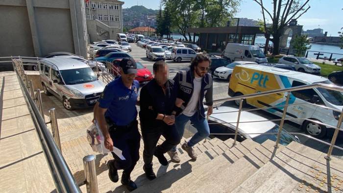 "depremzedeyim" Deyip Sahte Aksesuar Satan Şüpheli Gözaltında