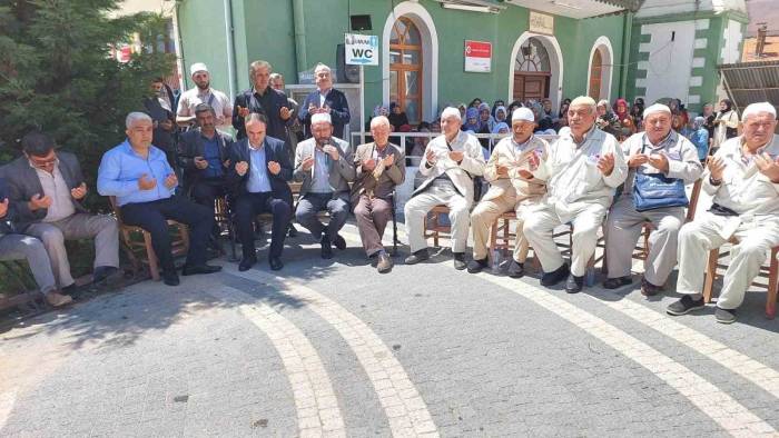 Hisarcık’ta 15 Kişilik Hac Kafilesi Kutsal Topraklara Dualarla Uğurlandı