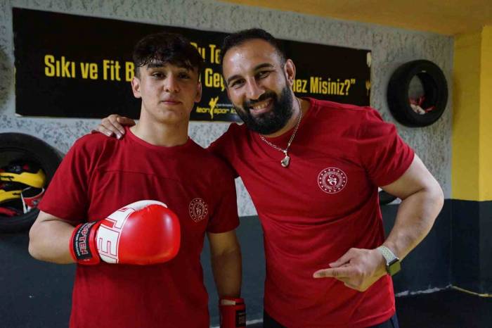 Zayıflamak İçin Başladığı Kick Boksta Dünya İkinci Oldu