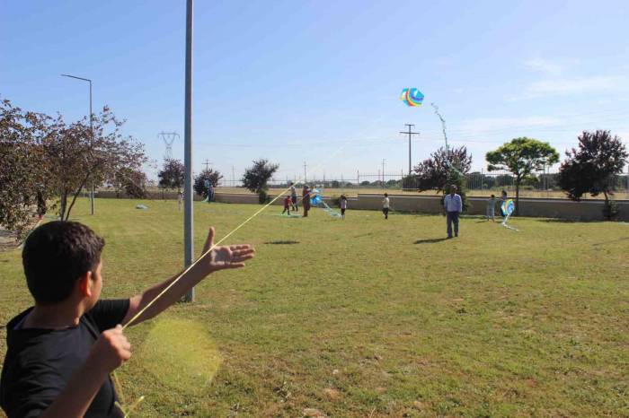Kırklareli’nde Depremzede Çocuklara Uçurtma Şenliği