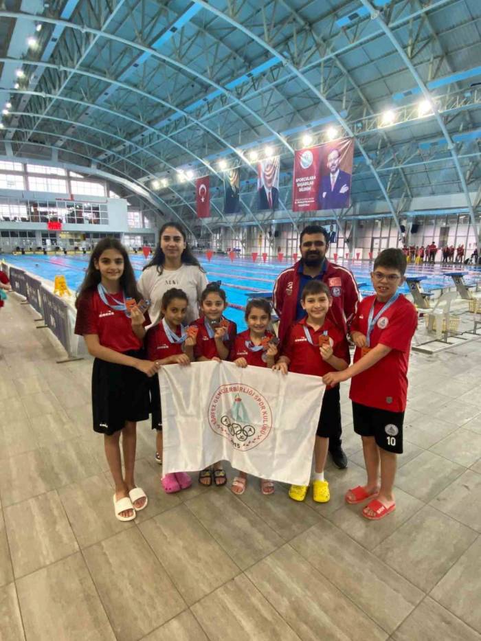 Körfezli Yüzücüler Havuzdan 10 Madalya Çıkardı