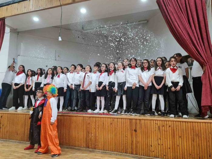 Sabancı Öğrencilerinden Alkışlık Performans