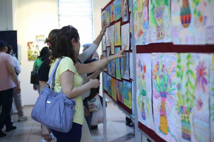 Aydın Büyükşehir Belediyesi Kursiyerleri Resim Yeteneklerini Sergiliyor